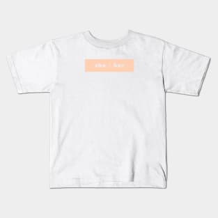 she / her - peach Kids T-Shirt